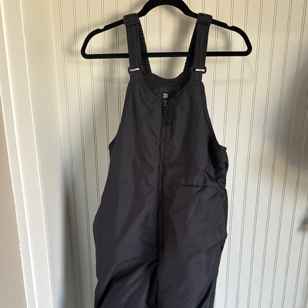 Youth Black One Piece Snowsuit-unisex. Snow-bib-Size XL all in motion brand